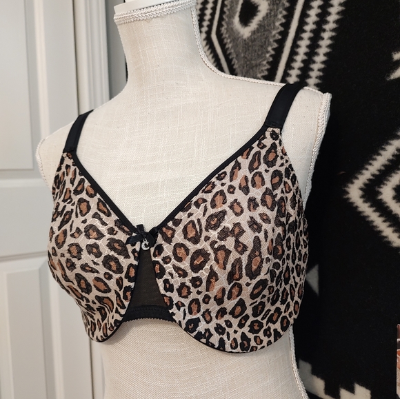 😍EUC Chantelle C Magnifique Seamless Unlined Minimizer Underwire Bra, 34DDD - Picture 13 of 16